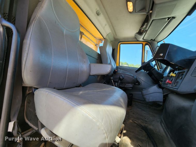 image for item MK9133 2006 International 7400  dump truck