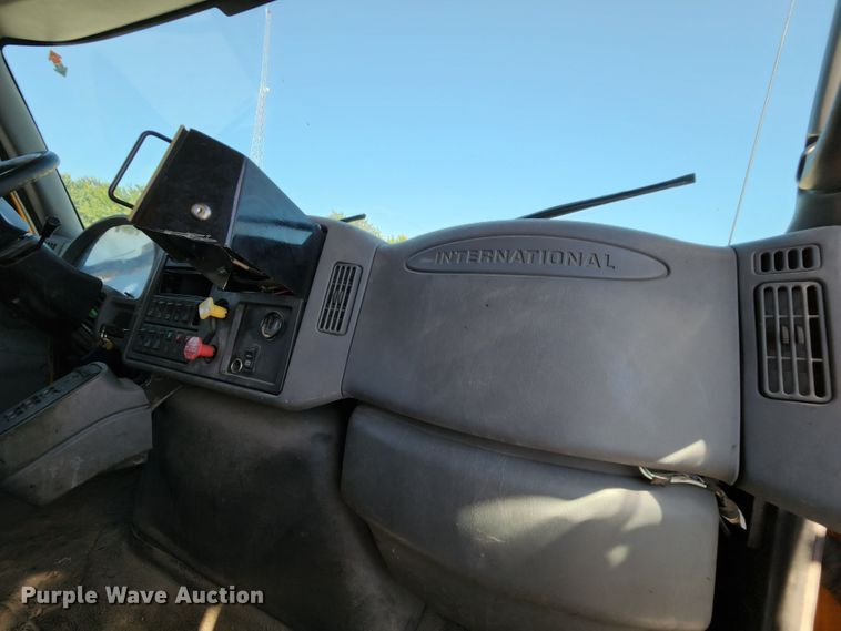 image for item MK9133 2006 International 7400  dump truck