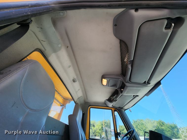 image for item MK9133 2006 International 7400  dump truck