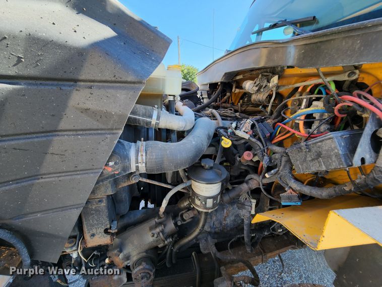 image for item MK9133 2006 International 7400  dump truck