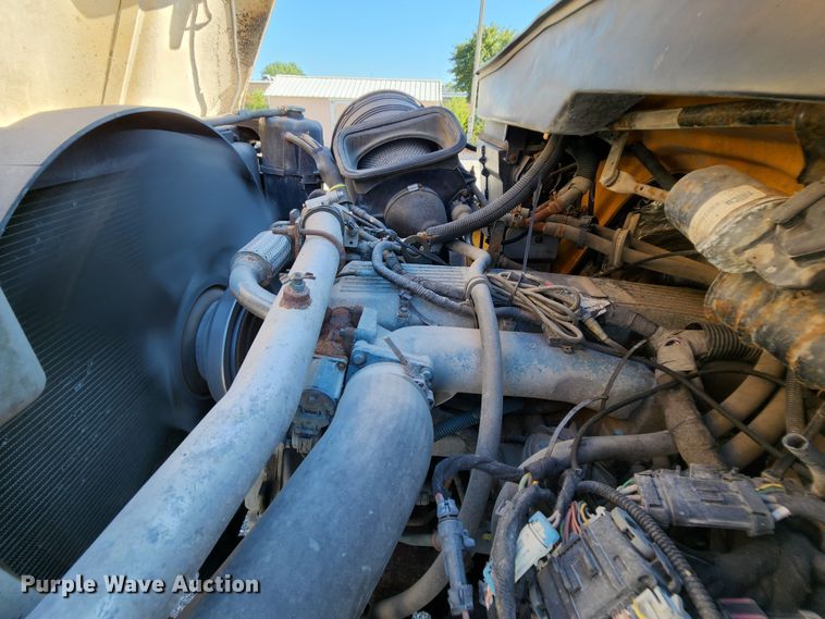 image for item MK9133 2006 International 7400  dump truck