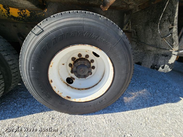 image for item MK9133 2006 International 7400  dump truck