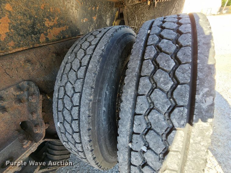 image for item MK9133 2006 International 7400  dump truck