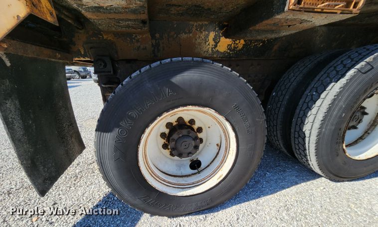 image for item MK9133 2006 International 7400  dump truck