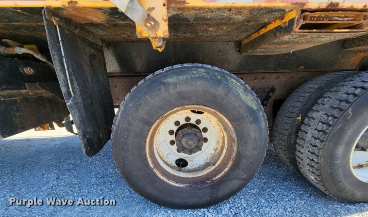 image for item MK9133 2006 International 7400  dump truck