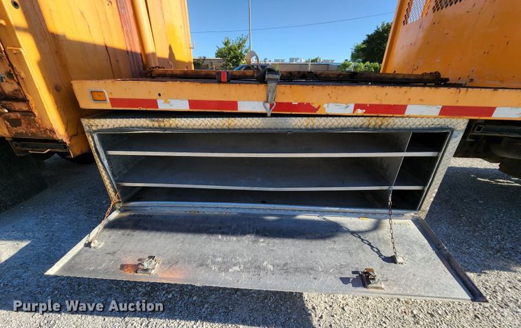 image for item MK9134 2006 International 7400  Crew Cab dump truck