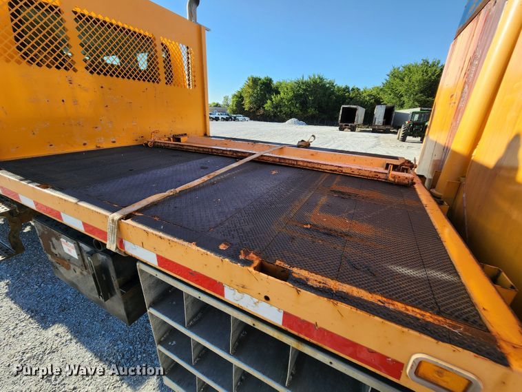image for item MK9134 2006 International 7400  Crew Cab dump truck
