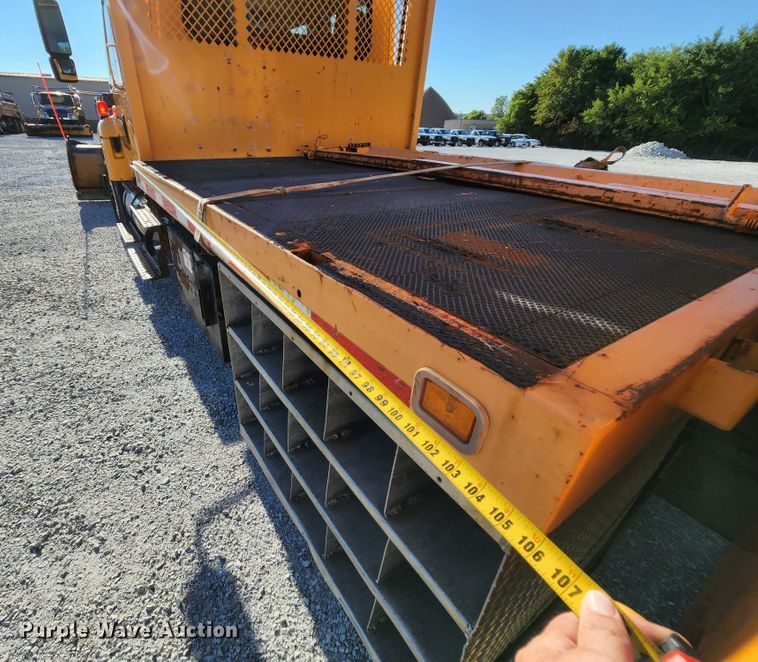 image for item MK9134 2006 International 7400  Crew Cab dump truck