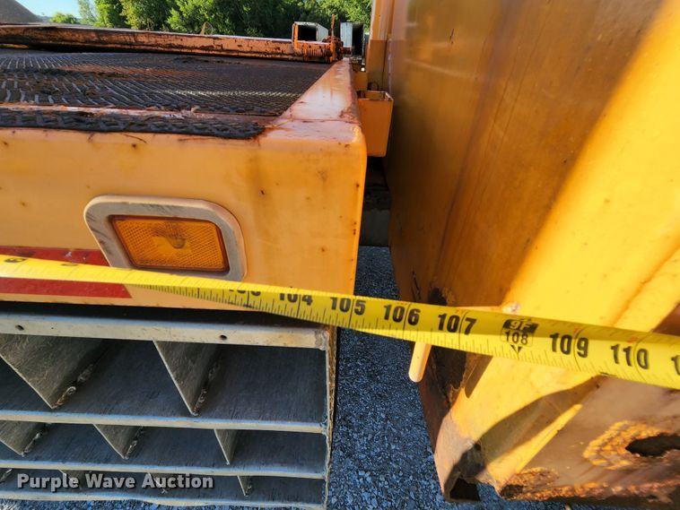 image for item MK9134 2006 International 7400  Crew Cab dump truck