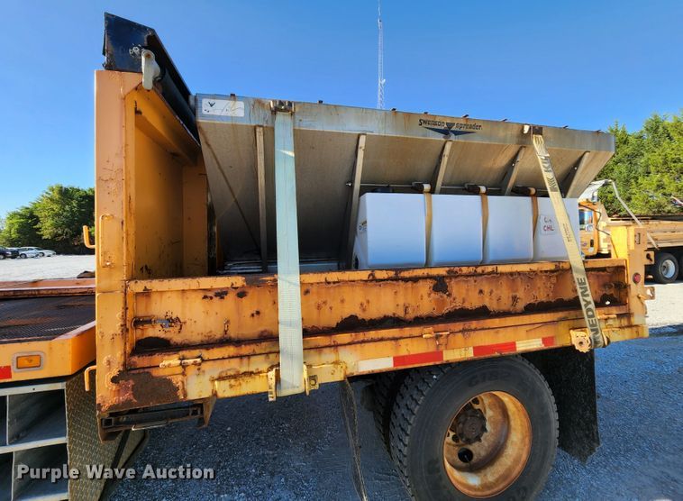 image for item MK9134 2006 International 7400  Crew Cab dump truck
