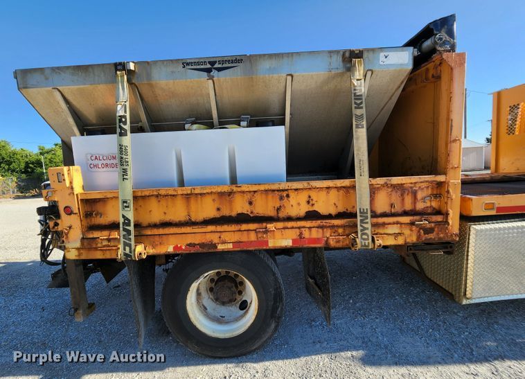 image for item MK9134 2006 International 7400  Crew Cab dump truck