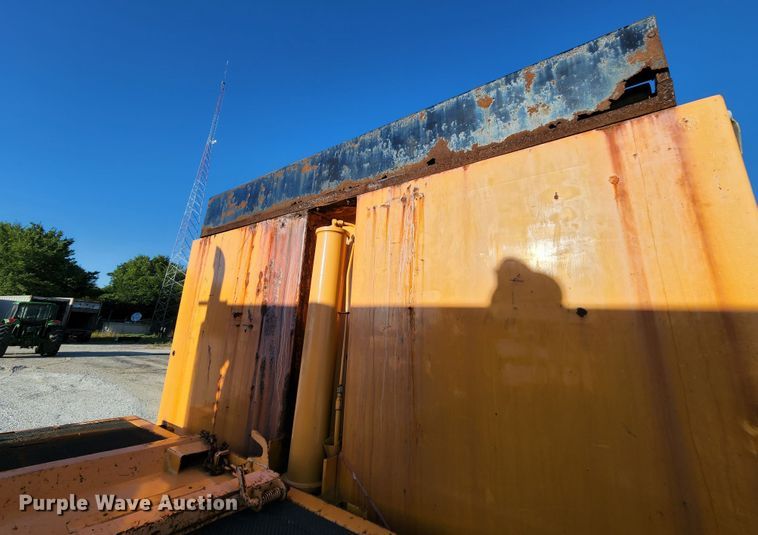 image for item MK9134 2006 International 7400  Crew Cab dump truck