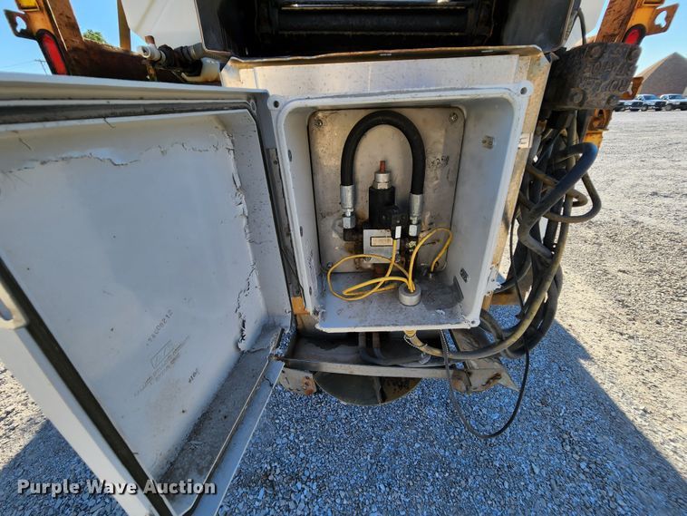 image for item MK9134 2006 International 7400  Crew Cab dump truck