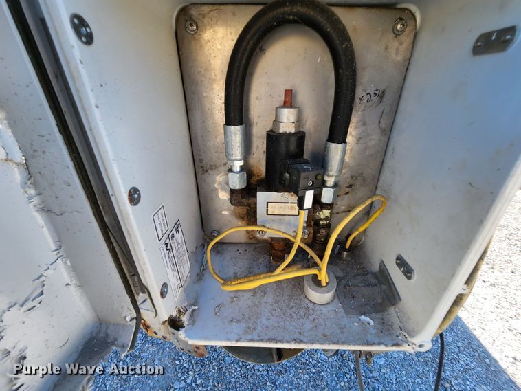 image for item MK9134 2006 International 7400  Crew Cab dump truck