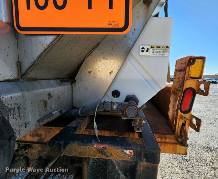 image for item MK9134 2006 International 7400  Crew Cab dump truck