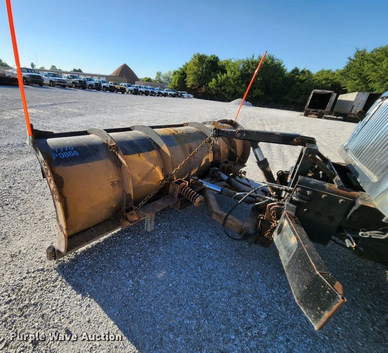 image for item MK9134 2006 International 7400  Crew Cab dump truck