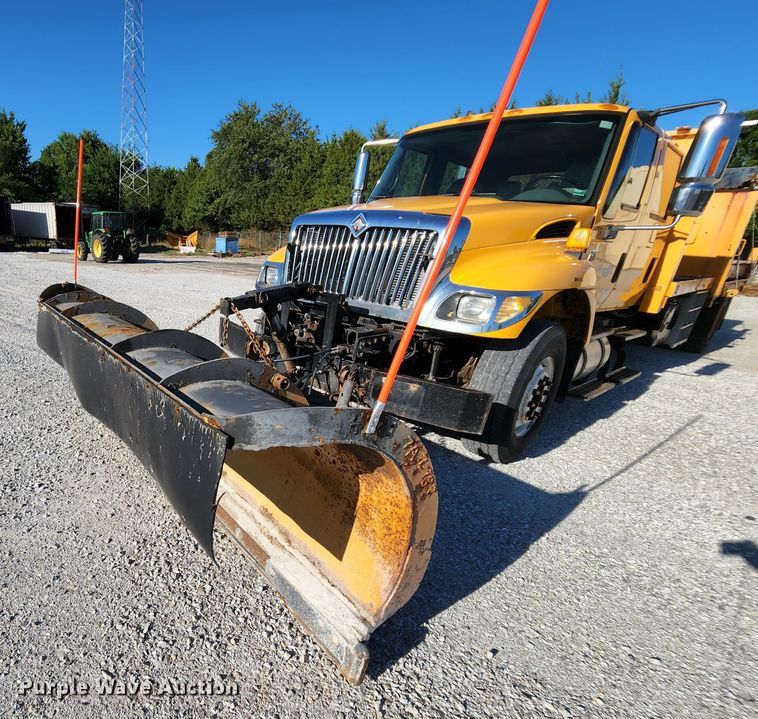 image for item MK9134 2006 International 7400  Crew Cab dump truck