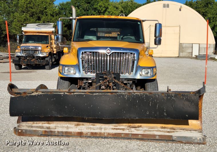image for item MK9134 2006 International 7400  Crew Cab dump truck