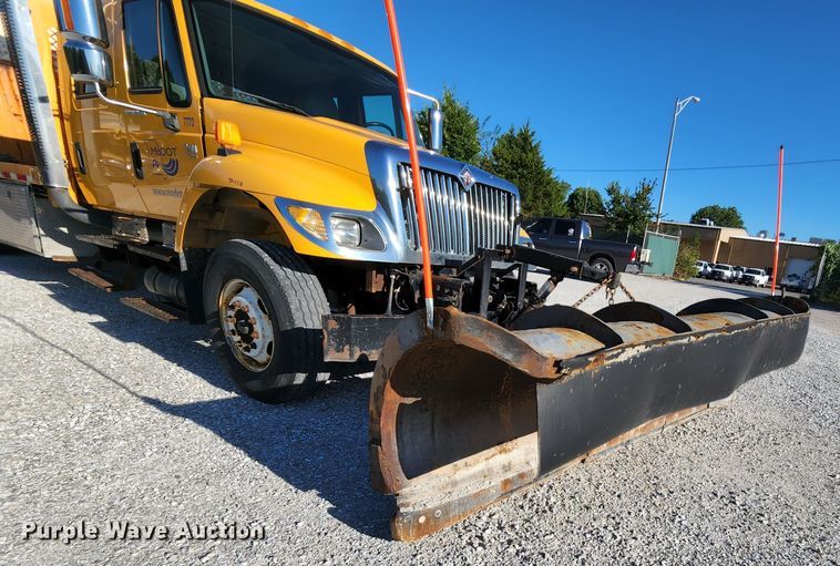 image for item MK9134 2006 International 7400  Crew Cab dump truck