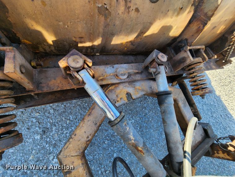 image for item MK9134 2006 International 7400  Crew Cab dump truck