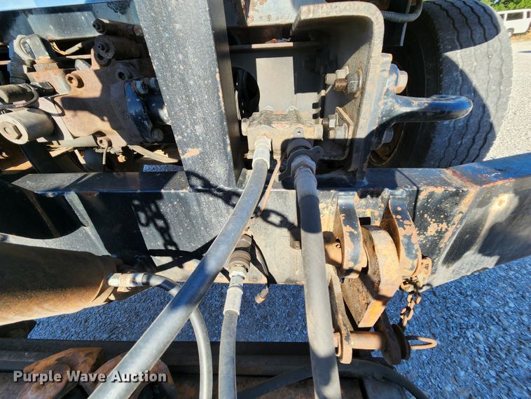 image for item MK9134 2006 International 7400  Crew Cab dump truck