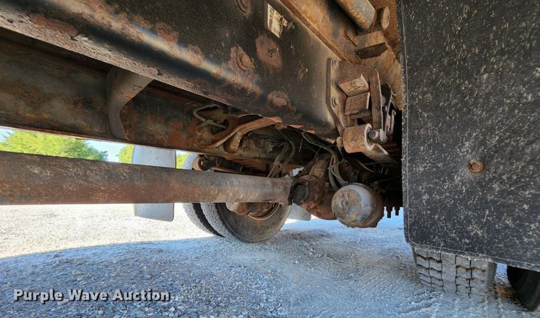 image for item MK9134 2006 International 7400  Crew Cab dump truck