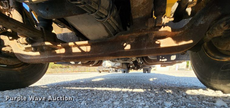 image for item MK9134 2006 International 7400  Crew Cab dump truck