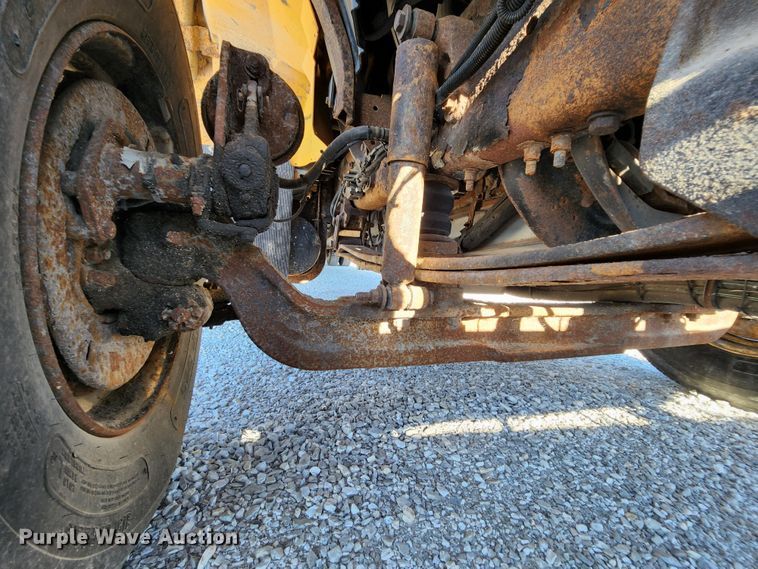 image for item MK9134 2006 International 7400  Crew Cab dump truck