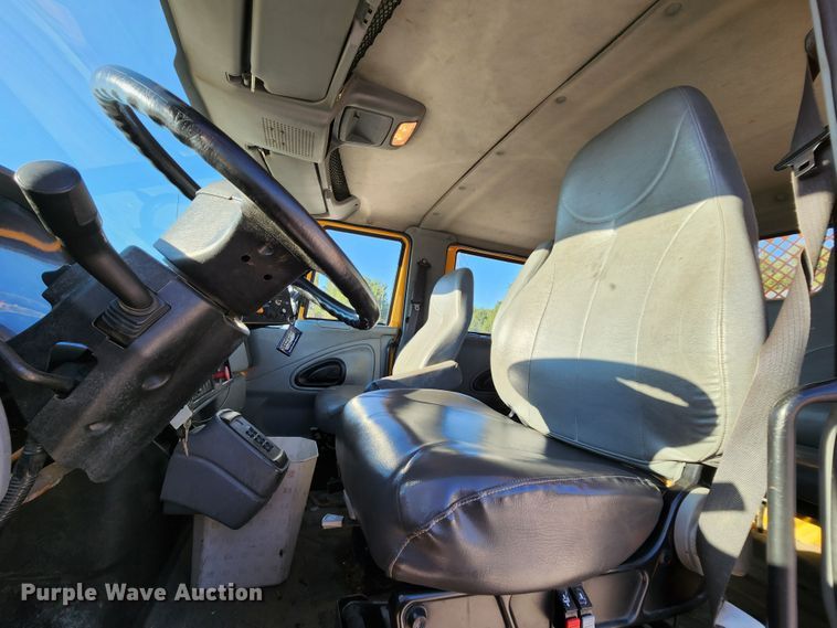 image for item MK9134 2006 International 7400  Crew Cab dump truck