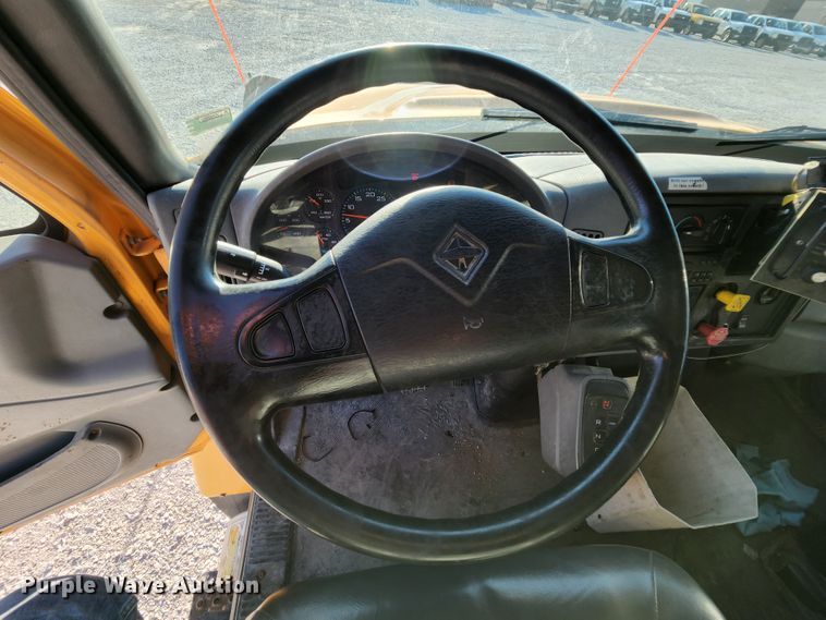 image for item MK9134 2006 International 7400  Crew Cab dump truck