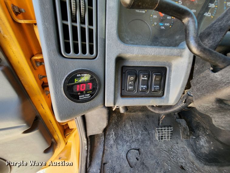 image for item MK9134 2006 International 7400  Crew Cab dump truck