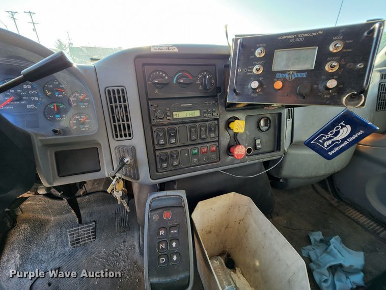 image for item MK9134 2006 International 7400  Crew Cab dump truck