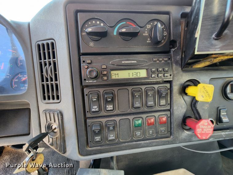 image for item MK9134 2006 International 7400  Crew Cab dump truck