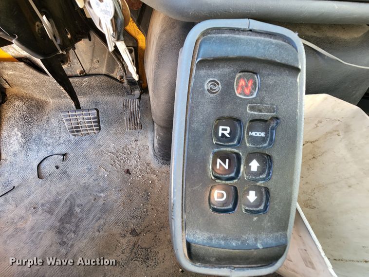 image for item MK9134 2006 International 7400  Crew Cab dump truck