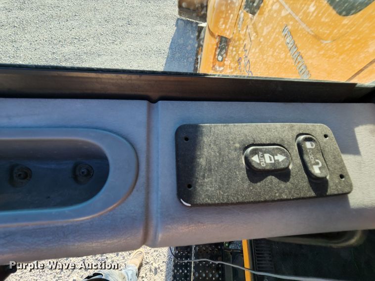 image for item MK9134 2006 International 7400  Crew Cab dump truck