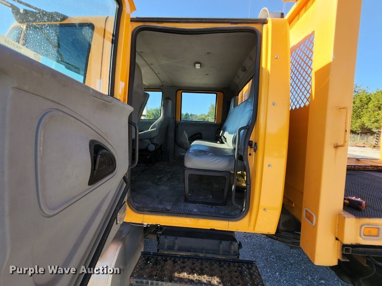 image for item MK9134 2006 International 7400  Crew Cab dump truck