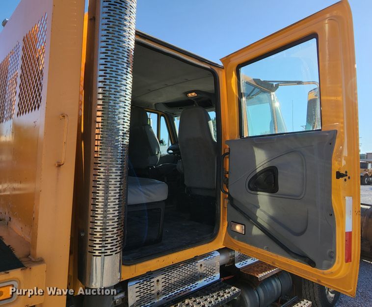 image for item MK9134 2006 International 7400  Crew Cab dump truck
