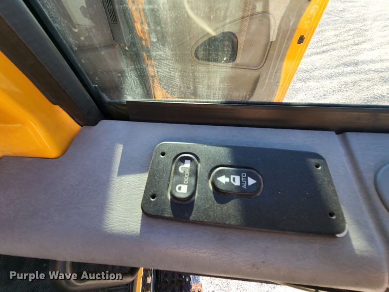 image for item MK9134 2006 International 7400  Crew Cab dump truck