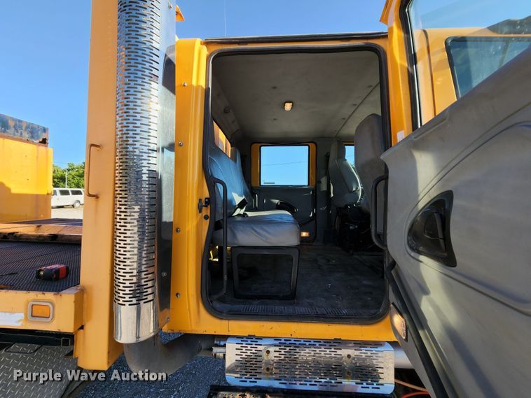 image for item MK9134 2006 International 7400  Crew Cab dump truck