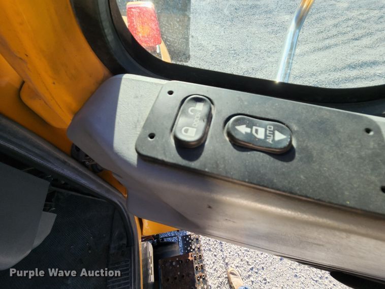 image for item MK9134 2006 International 7400  Crew Cab dump truck