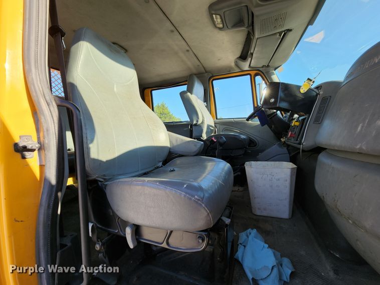 image for item MK9134 2006 International 7400  Crew Cab dump truck