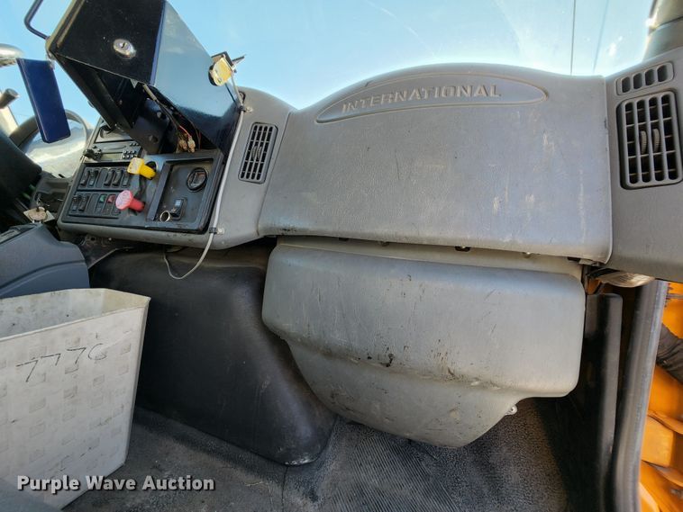 image for item MK9134 2006 International 7400  Crew Cab dump truck