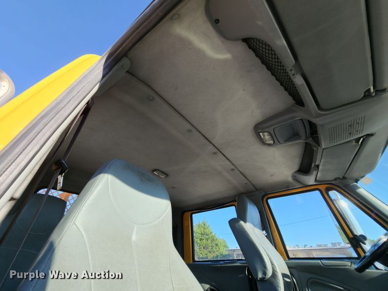 image for item MK9134 2006 International 7400  Crew Cab dump truck