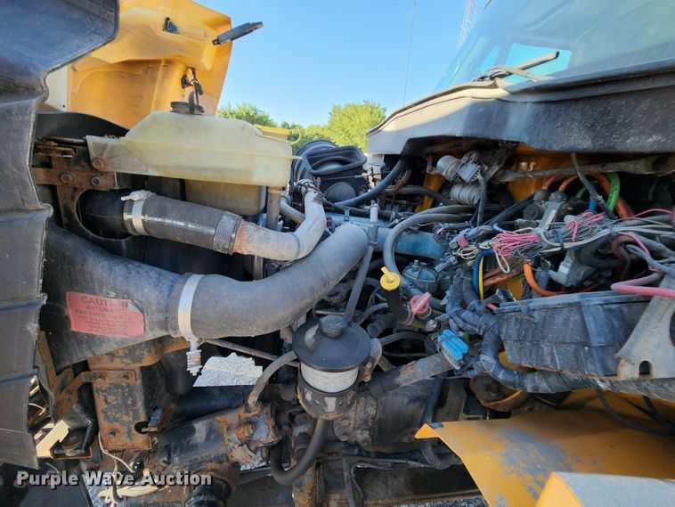 image for item MK9134 2006 International 7400  Crew Cab dump truck