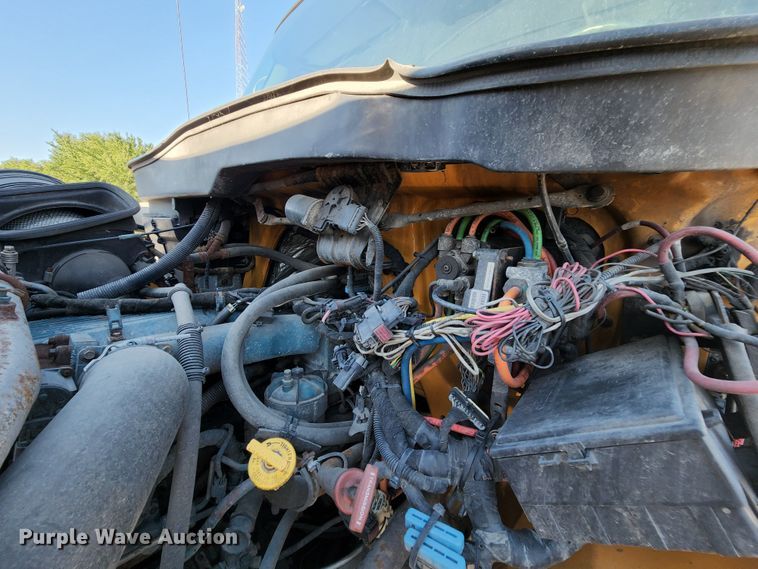 image for item MK9134 2006 International 7400  Crew Cab dump truck