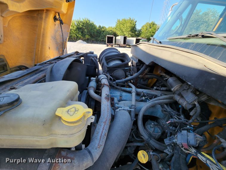 image for item MK9134 2006 International 7400  Crew Cab dump truck