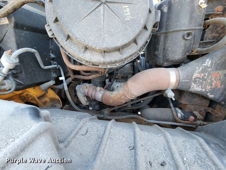 image for item MK9134 2006 International 7400  Crew Cab dump truck