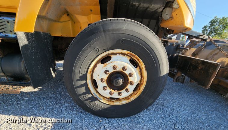 image for item MK9134 2006 International 7400  Crew Cab dump truck