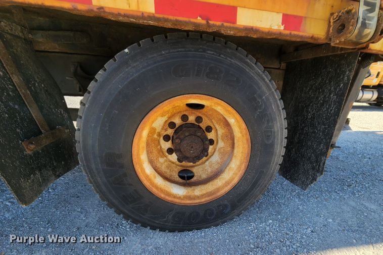 image for item MK9134 2006 International 7400  Crew Cab dump truck