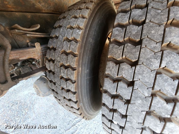 image for item MK9134 2006 International 7400  Crew Cab dump truck